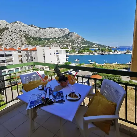 Olmissum Rooftop Sea View Apartment